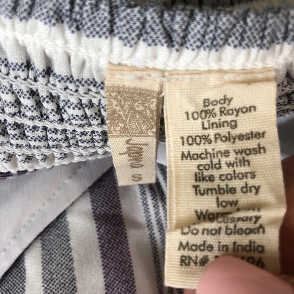 🎁🎄🆕SALE🎉Striped Romper w/pockets - Picture 8 of 8